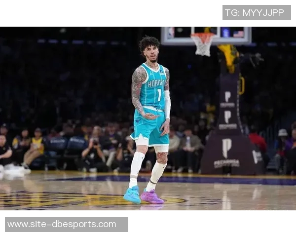 安芬尼西蒙斯末节狂砍16分助力逆转创赛季新高39分表现惊艳全场