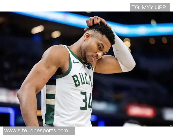 字母哥表现低迷似已放弃雄鹿32分钟仅得11次出手引发热议 字母哥表现低迷似已放弃雄鹿32分钟仅得11次出手引发热议