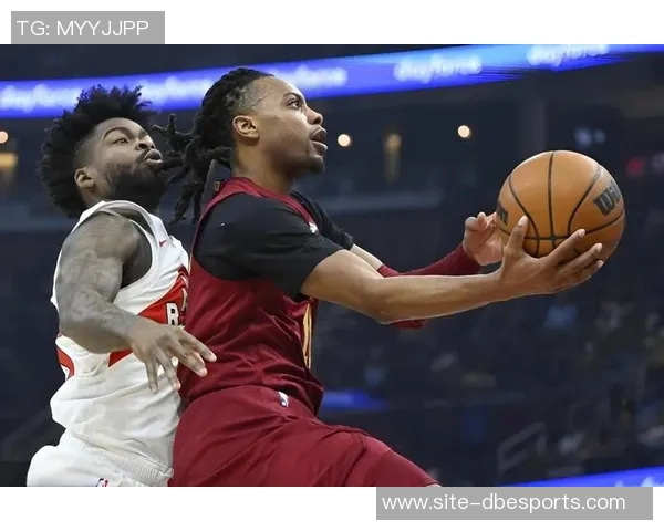 米切尔首节独得13分表现抢眼但失误和犯规略显频繁